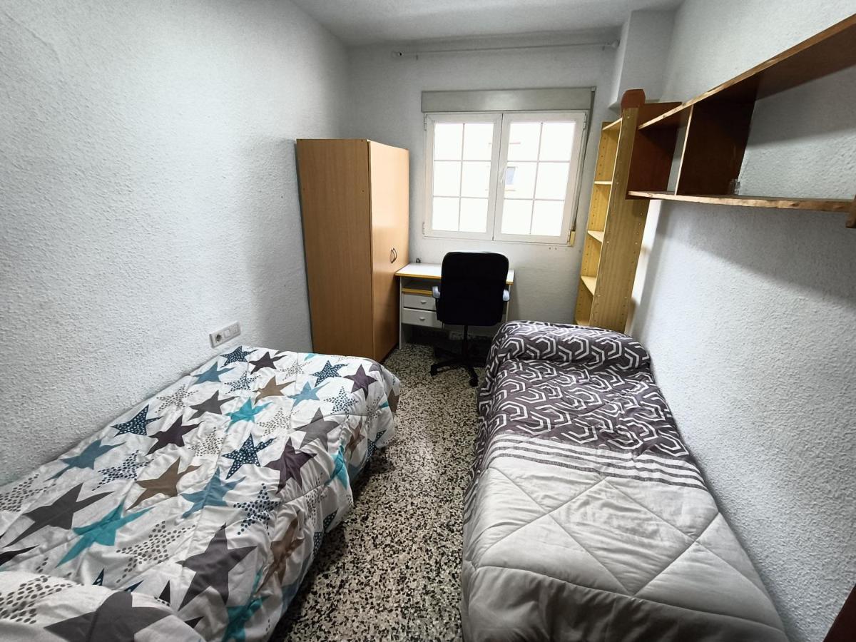 Apartamento 3 Dormitorios Frente A Hospital De Traumatologia Гранада Экстерьер фото